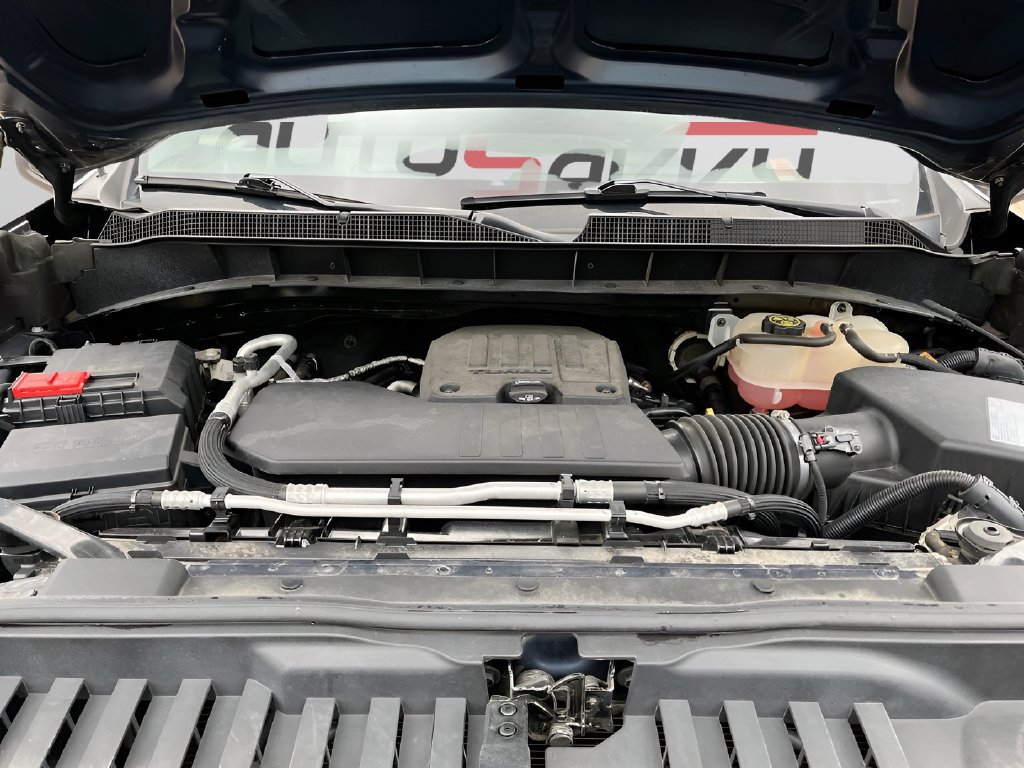 Used 2020 Chevrolet Silverado 1500 Custom w/ Custom Value Package AWD/4WD image 27