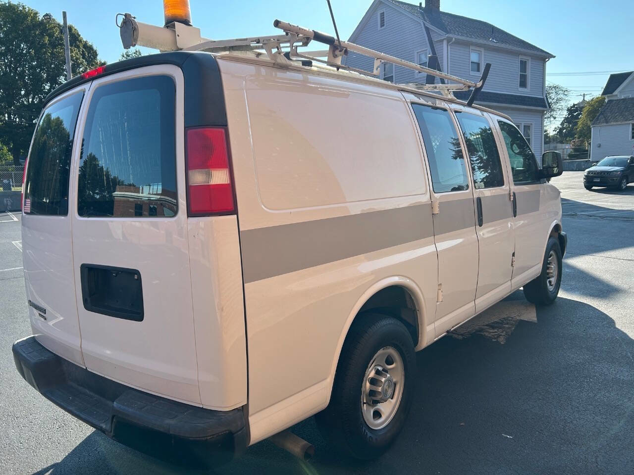 Used 2012 Chevrolet Express 2500 image 3