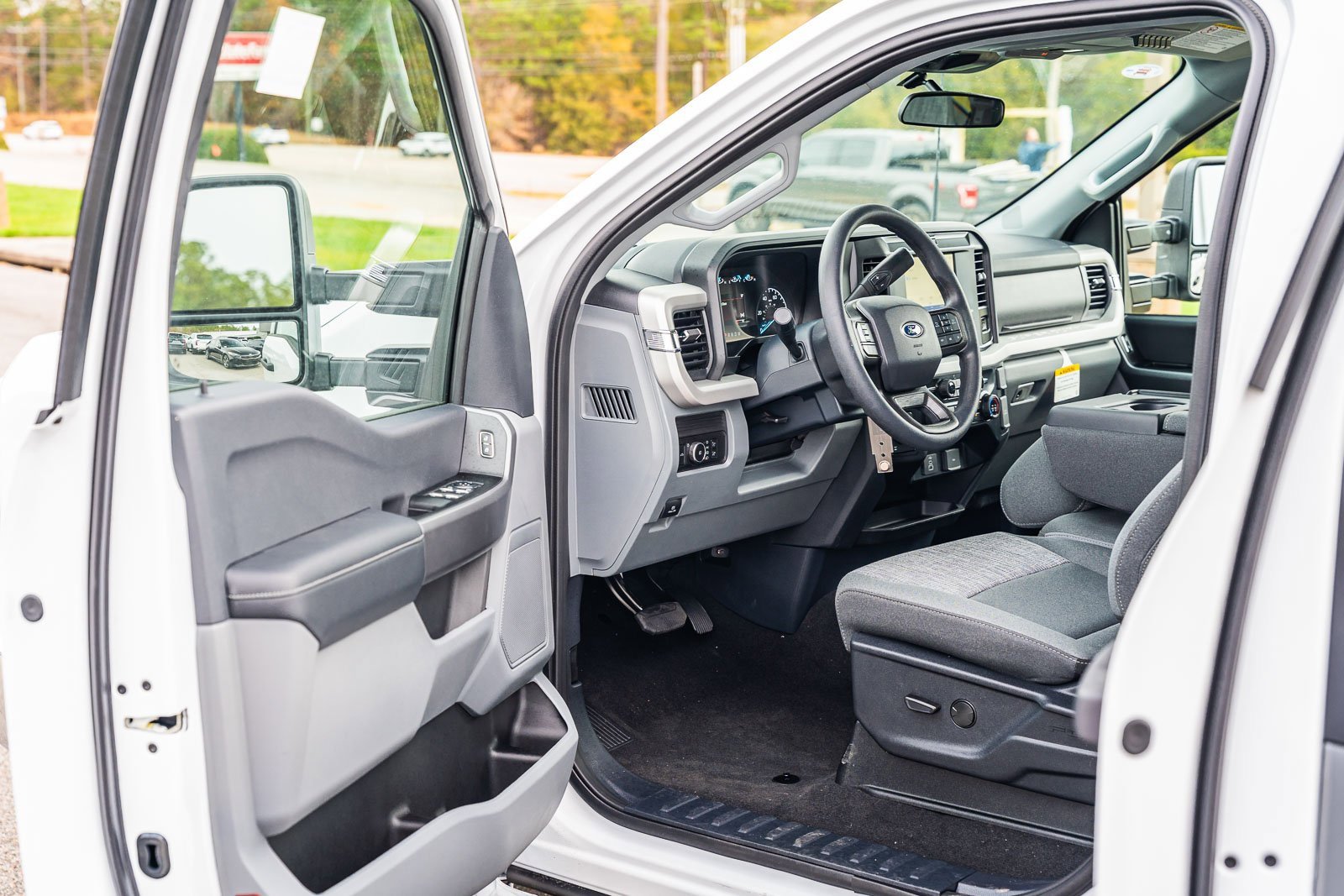 New 2026 Ford F350 XLT w/ FX4 Off-Road Package image 12