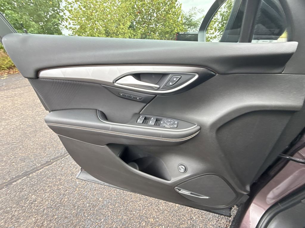 Certified 2025 Buick Envision Sport Touring image 29