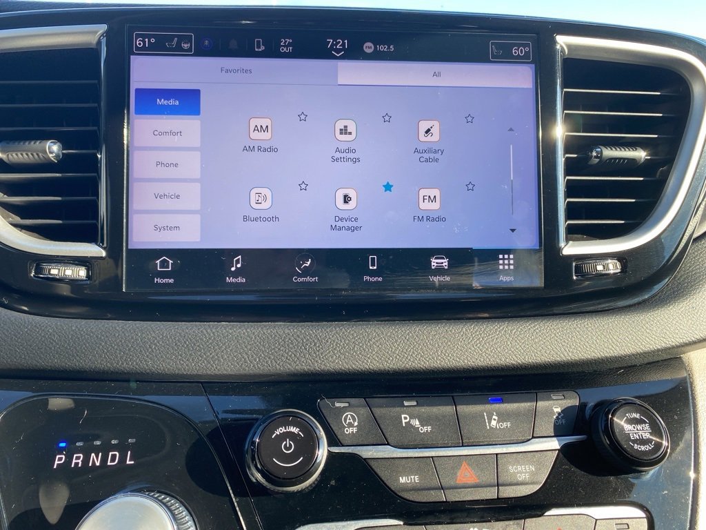 Used 2024 Chrysler Pacifica Touring-L image 39