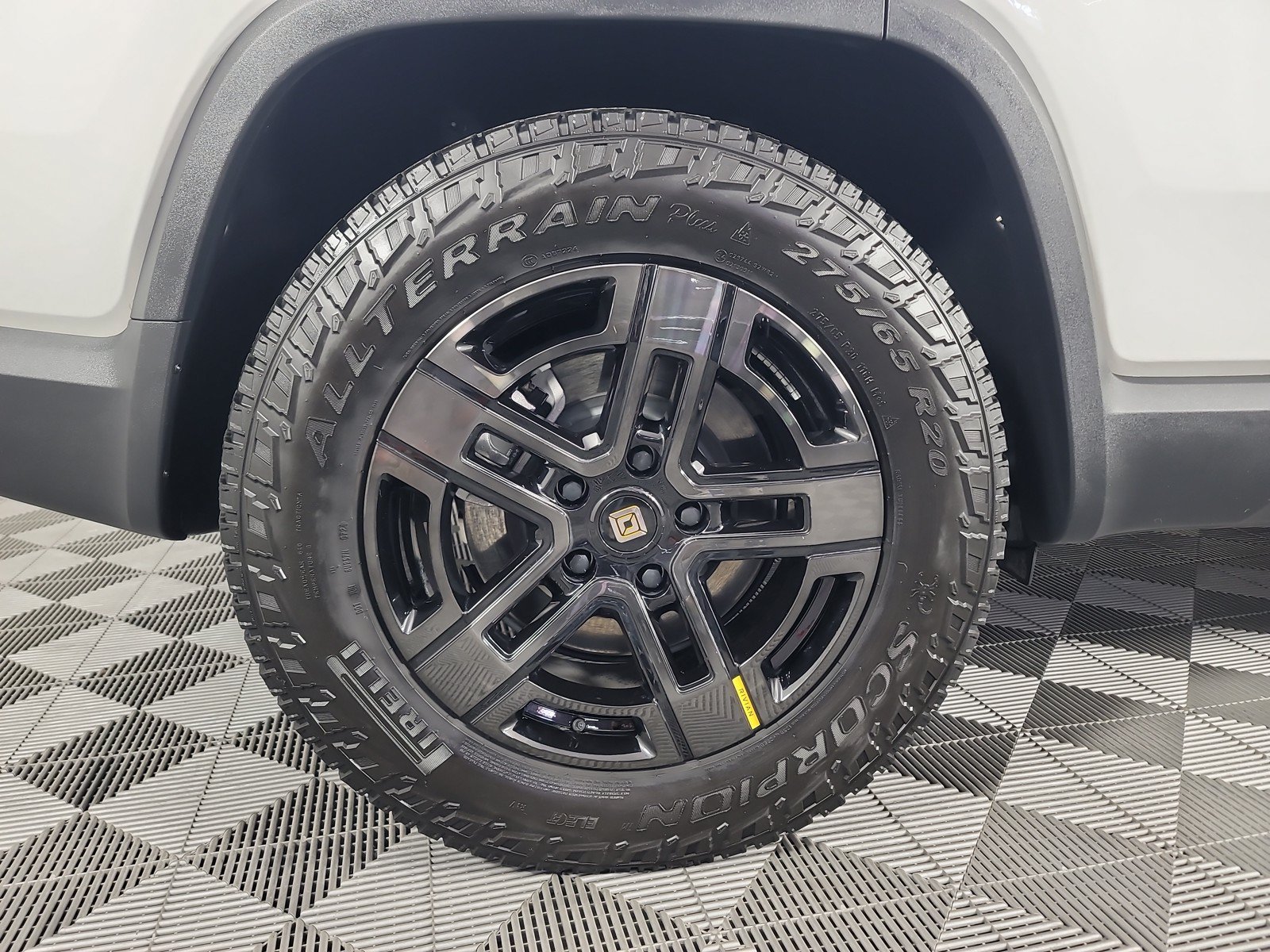 Used 2024 Rivian R1S Adventure AWD/4WD image 12