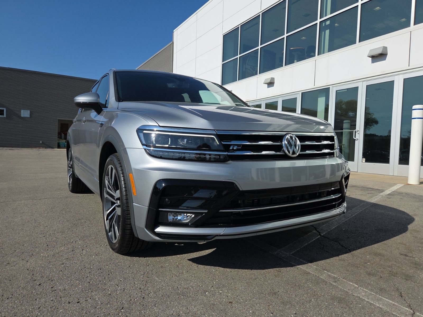 Used 2019 Volkswagen Tiguan SEL Premium R-Line AWD/4WD image 30