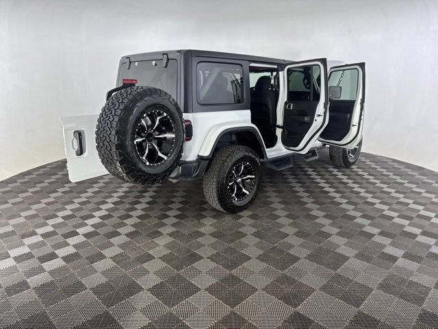Used 2022 Jeep Wrangler Unlimited Rubicon w/ LED Lighting Group AWD/4WD image 16
