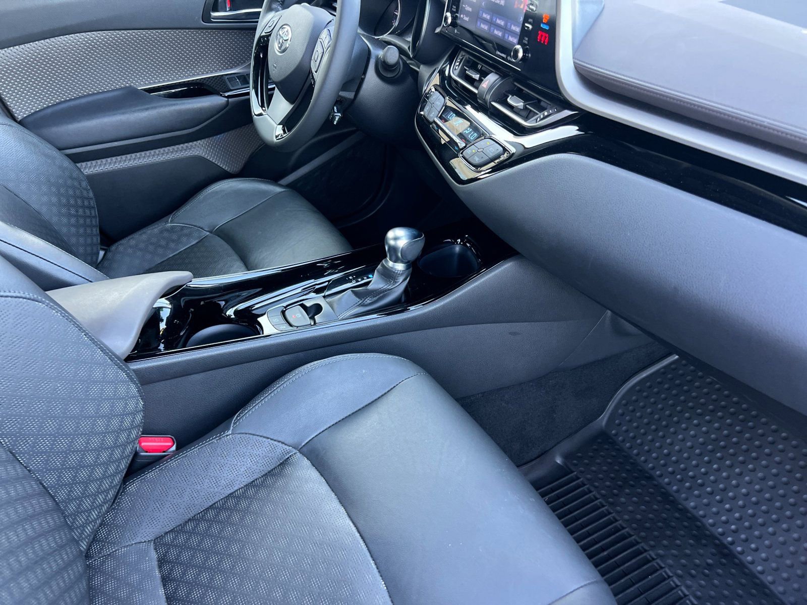 Used 2021 Toyota C-HR Limited image 16