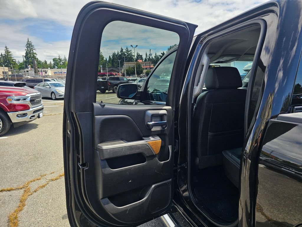 Used 2018 Chevrolet Silverado 1500 LTZ w/ LTZ Plus Package AWD/4WD image 16