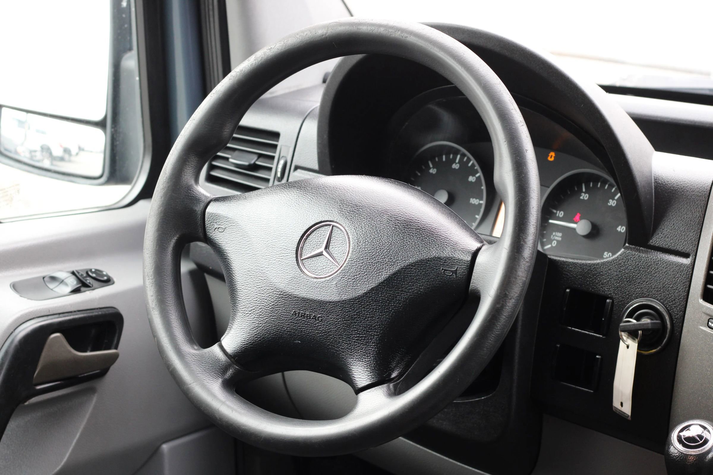 Used 2018 Mercedes-Benz Sprinter 2500 image 13