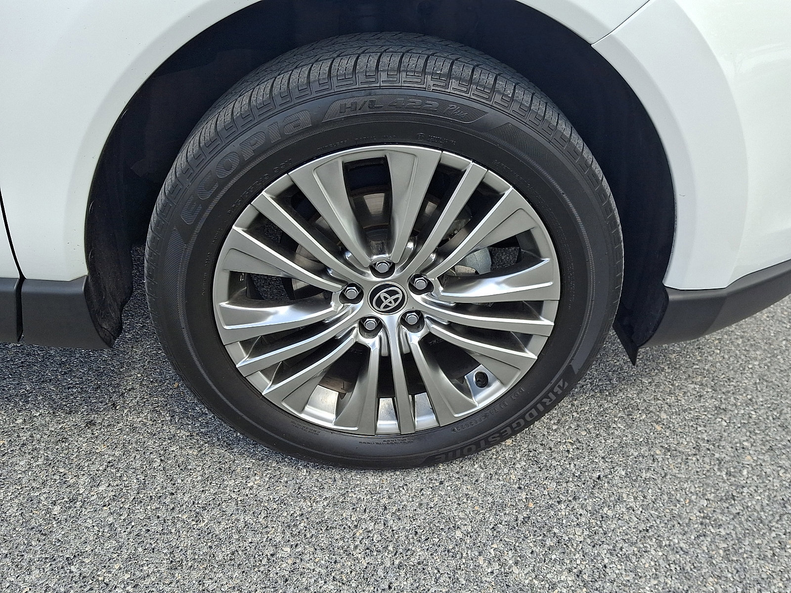 Used 2023 Toyota Venza Limited AWD/4WD image 9