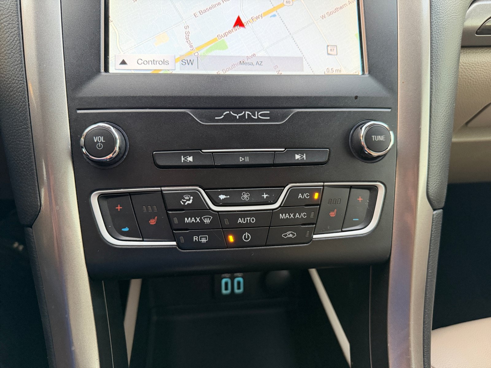 Used 2019 Ford Fusion SEL FWD image 25