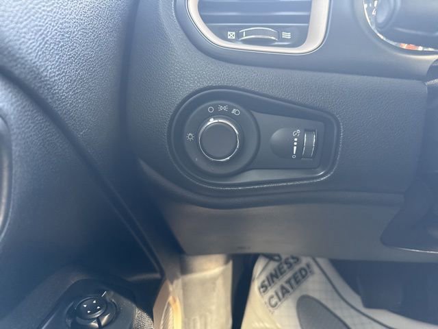 Used 2017 Jeep Renegade Sport w/ Power & Air Group image 27