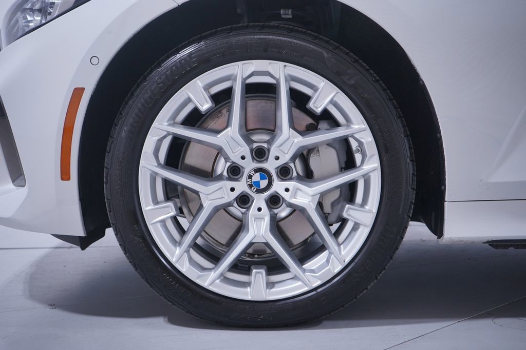 Used 2025 BMW 330i xDrive Sedan image 2