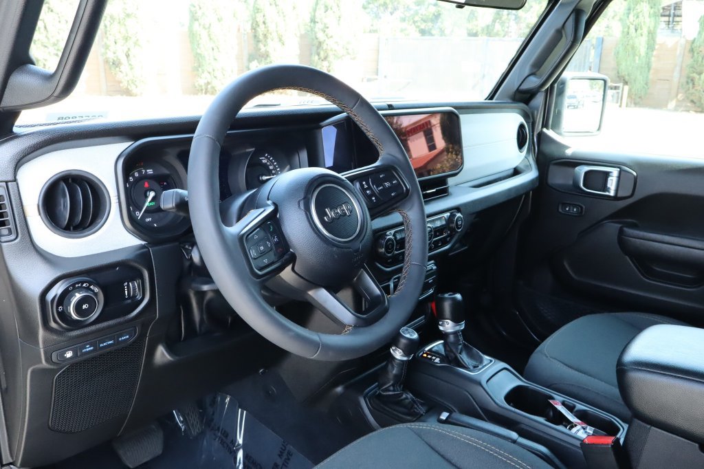 Used 2024 Jeep Wrangler Unlimited w/ Convenience Group AWD/4WD image 17