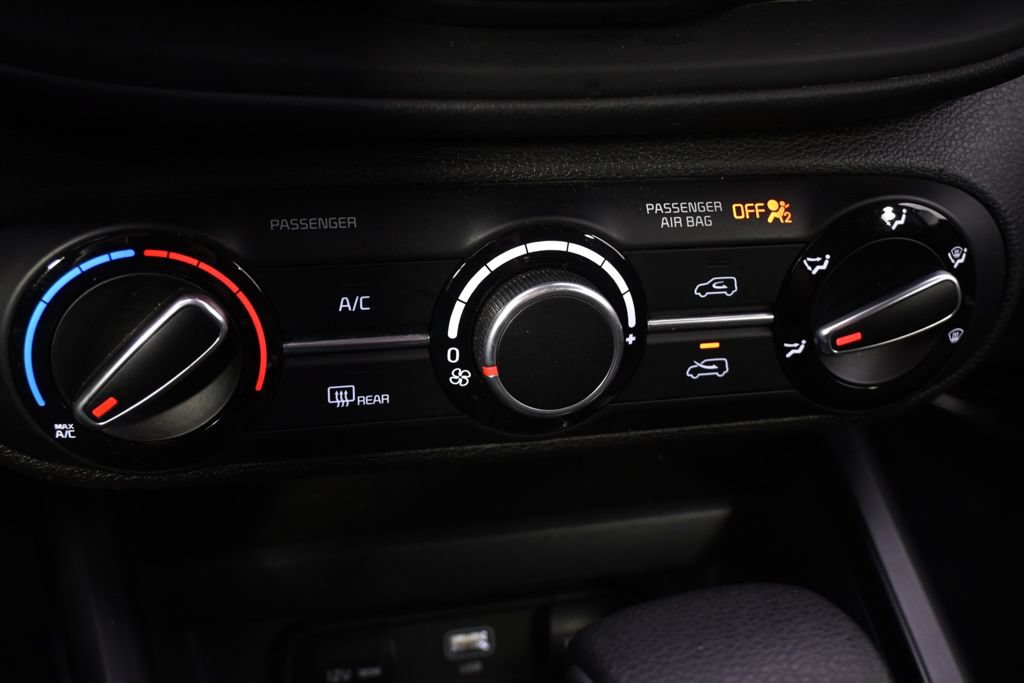 Used 2025 Kia Soul LX w/ LX Technology Package FWD image 30