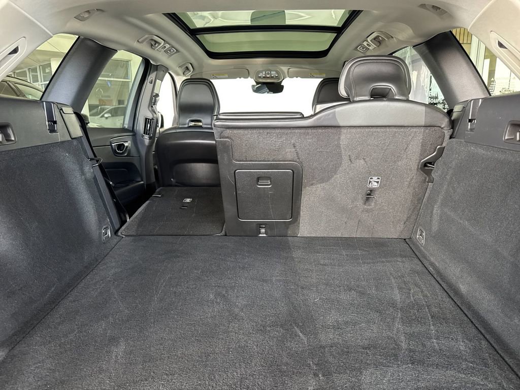 Certified 2025 Volvo XC60 B5 Core AWD/4WD image 14