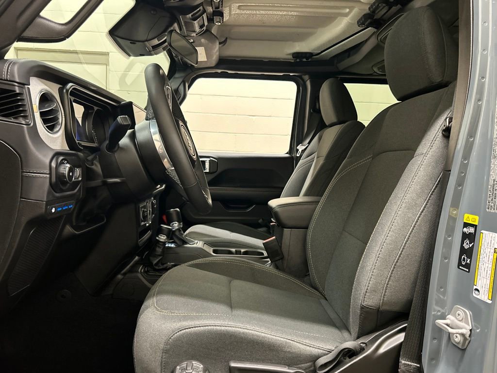 Used 2025 Jeep Wrangler Unlimited Sahara AWD/4WD image 12