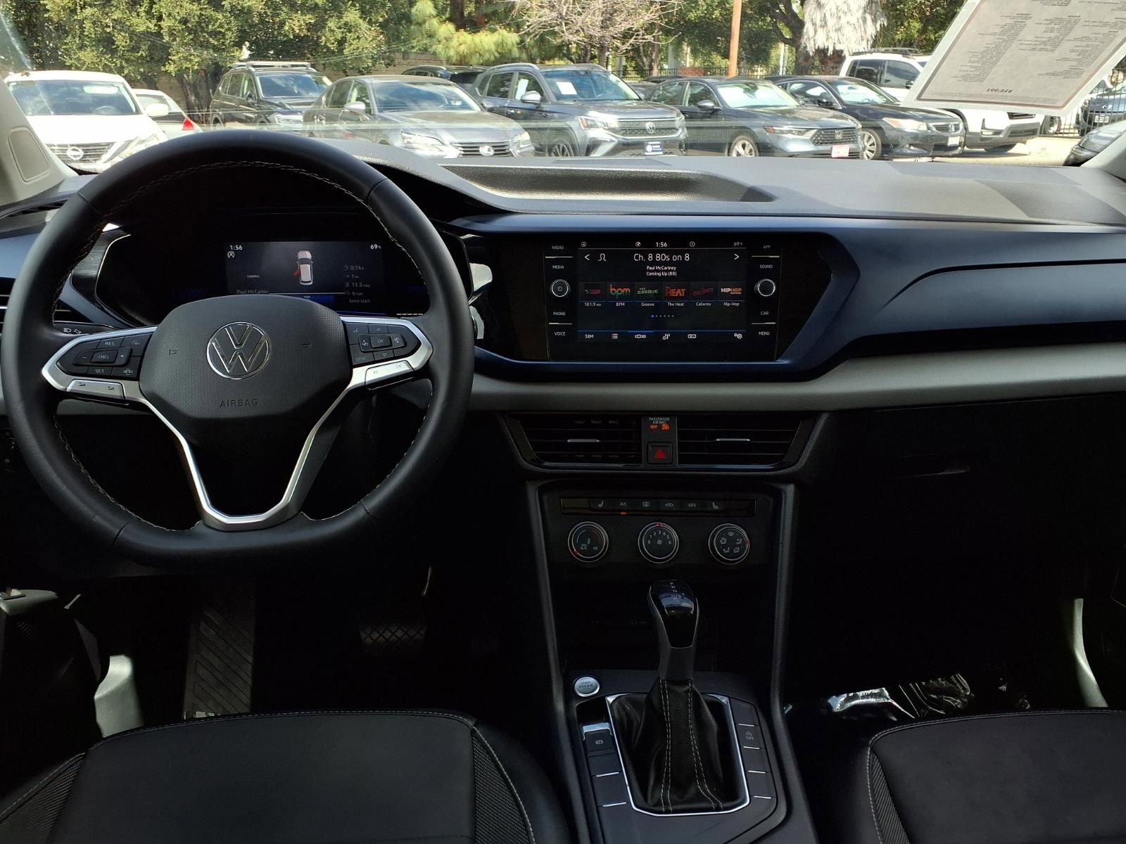 Used 2022 Volkswagen Taos SE w/ Panoramic Sunroof Package FWD image 21