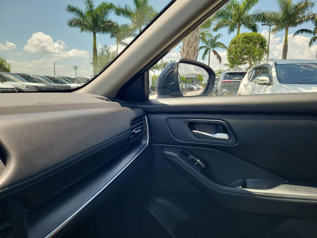 Used 2026 Nissan Rogue SV FWD image 26