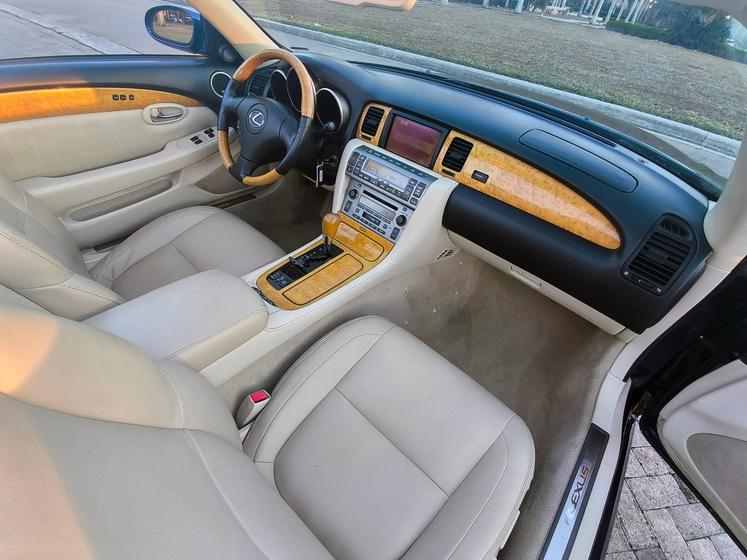 Used 2004 Lexus SC 430 Convertible RWD image 27