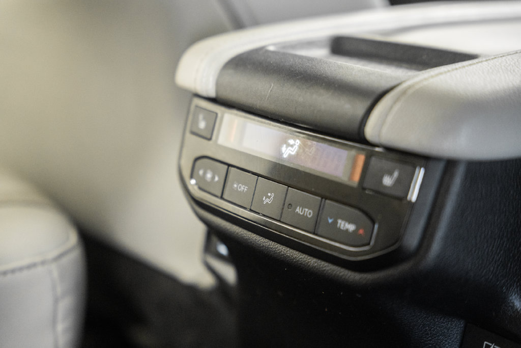 Certified 2024 Toyota Grand Highlander AWD image 37