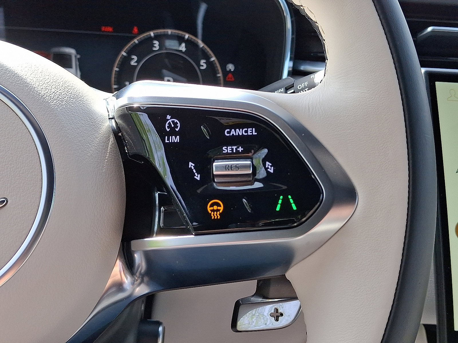 Certified 2025 Jaguar F-PACE R-Dynamic S image 22