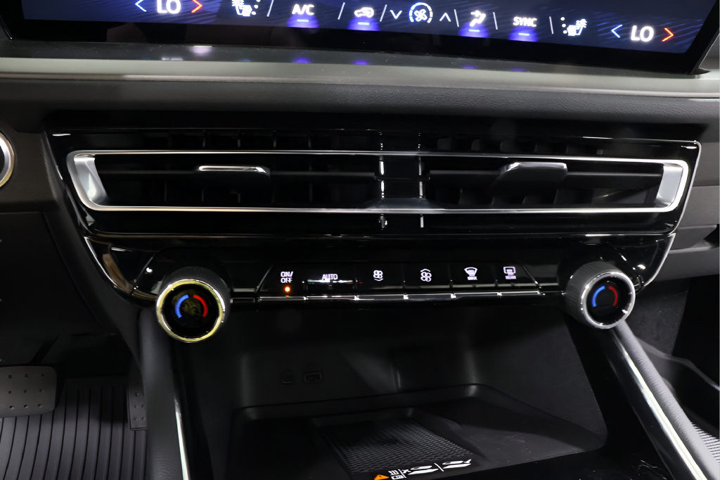 New 2026 Chevrolet Traverse LT w/ Driver Confidence Package FWD image 9