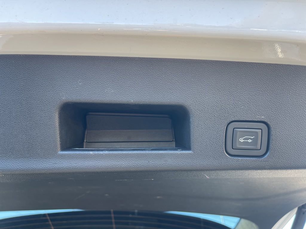 Used 2025 GMC Acadia Elevation FWD image 31