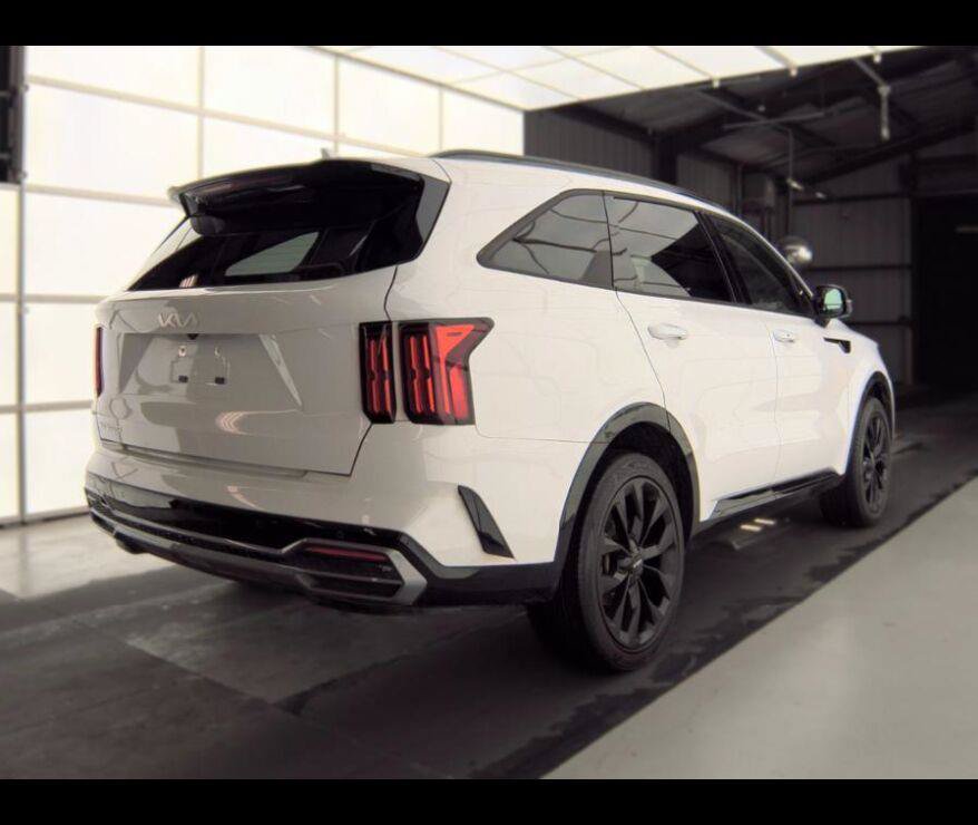 Used 2023 Kia Sorento SX FWD image 4