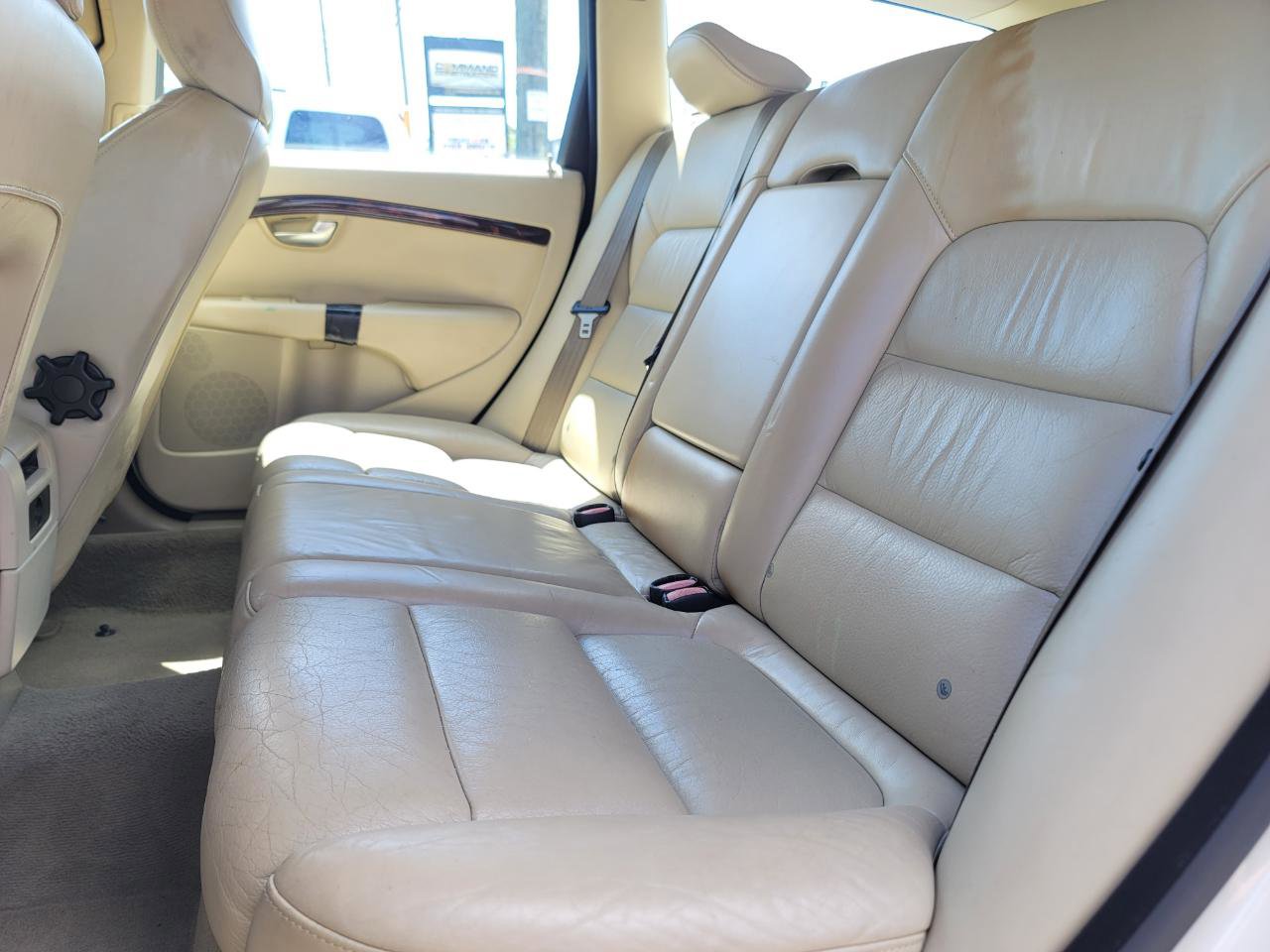 Used 2008 Volvo V70 image 15