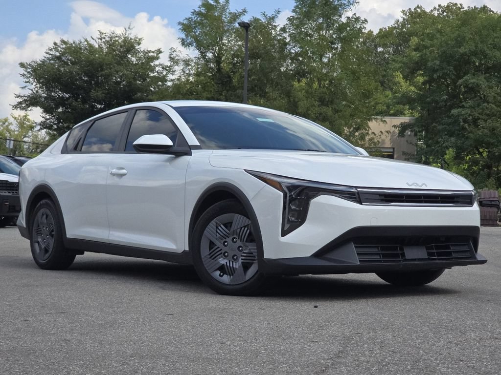 Used 2025 Kia K4 FWD image 2