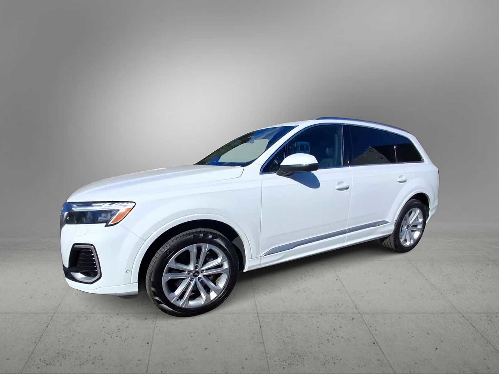 Certified 2025 Audi Q7 3.0T Premium Plus image 4