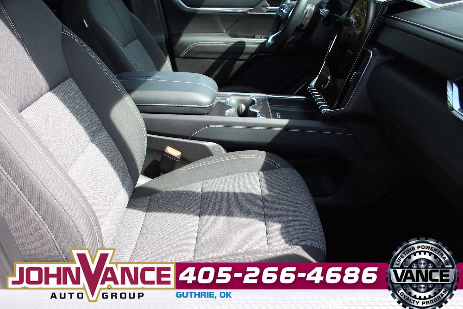 Used 2025 GMC Acadia Elevation image 17