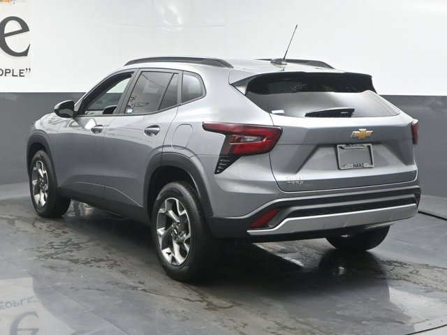 Used 2025 Chevrolet Trax LT FWD image 40