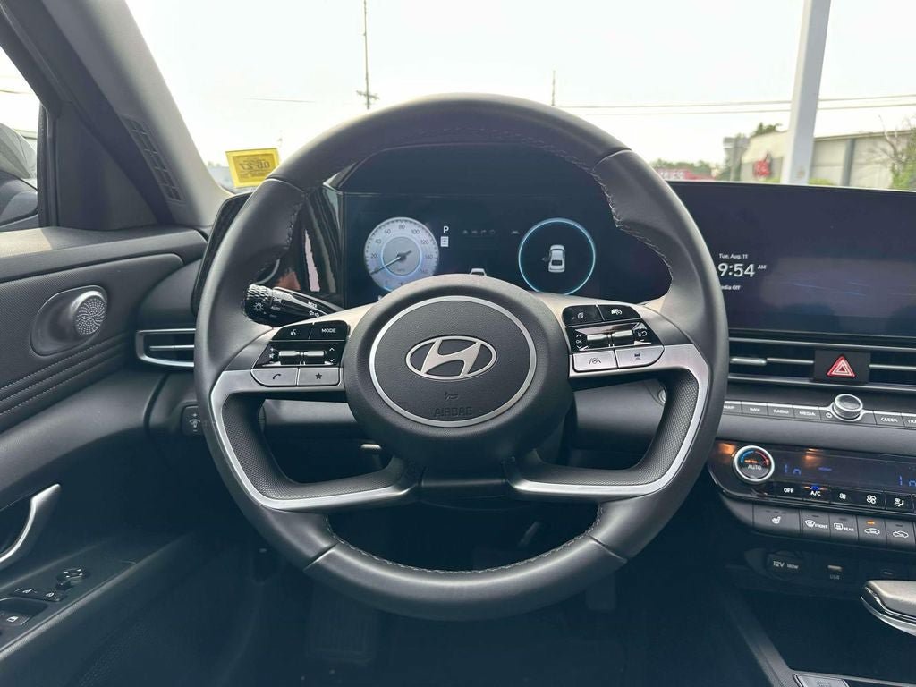 Used 2025 Hyundai Elantra Limited w/ Cargo Package FWD image 13