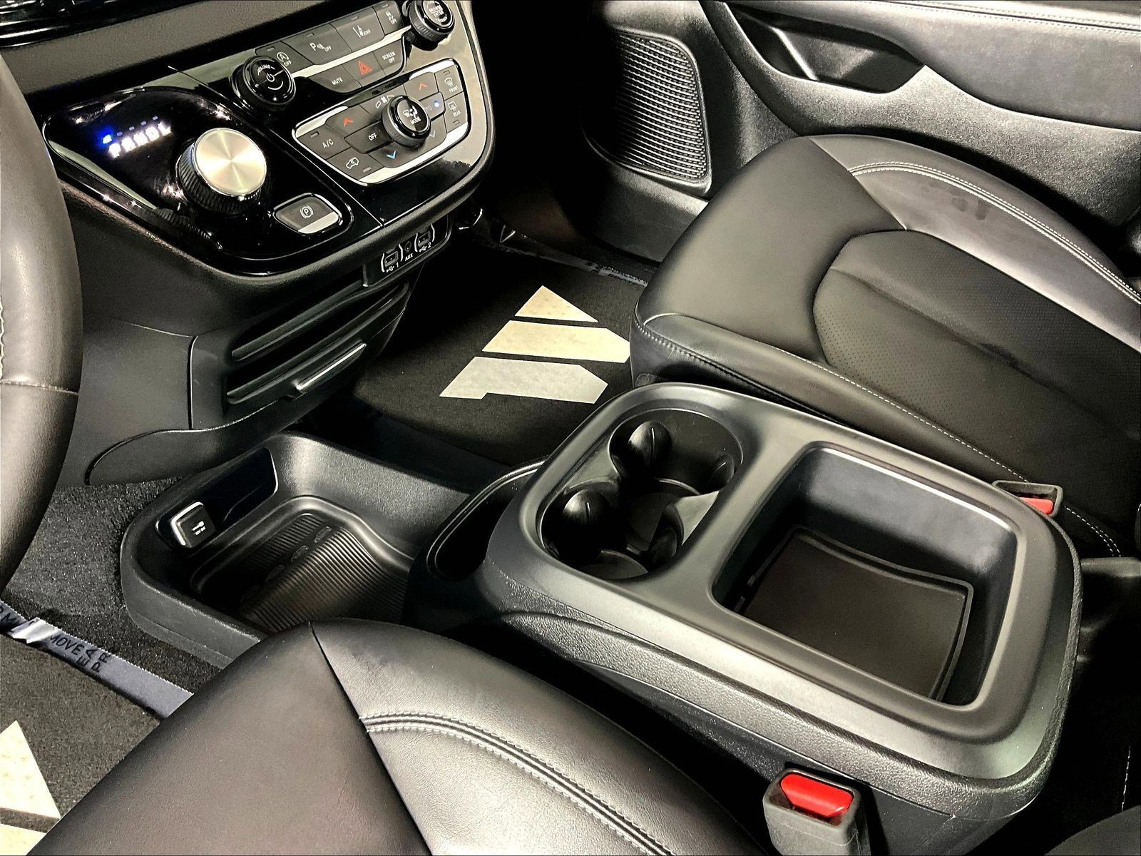 Used 2025 Chrysler Pacifica Select FWD image 17