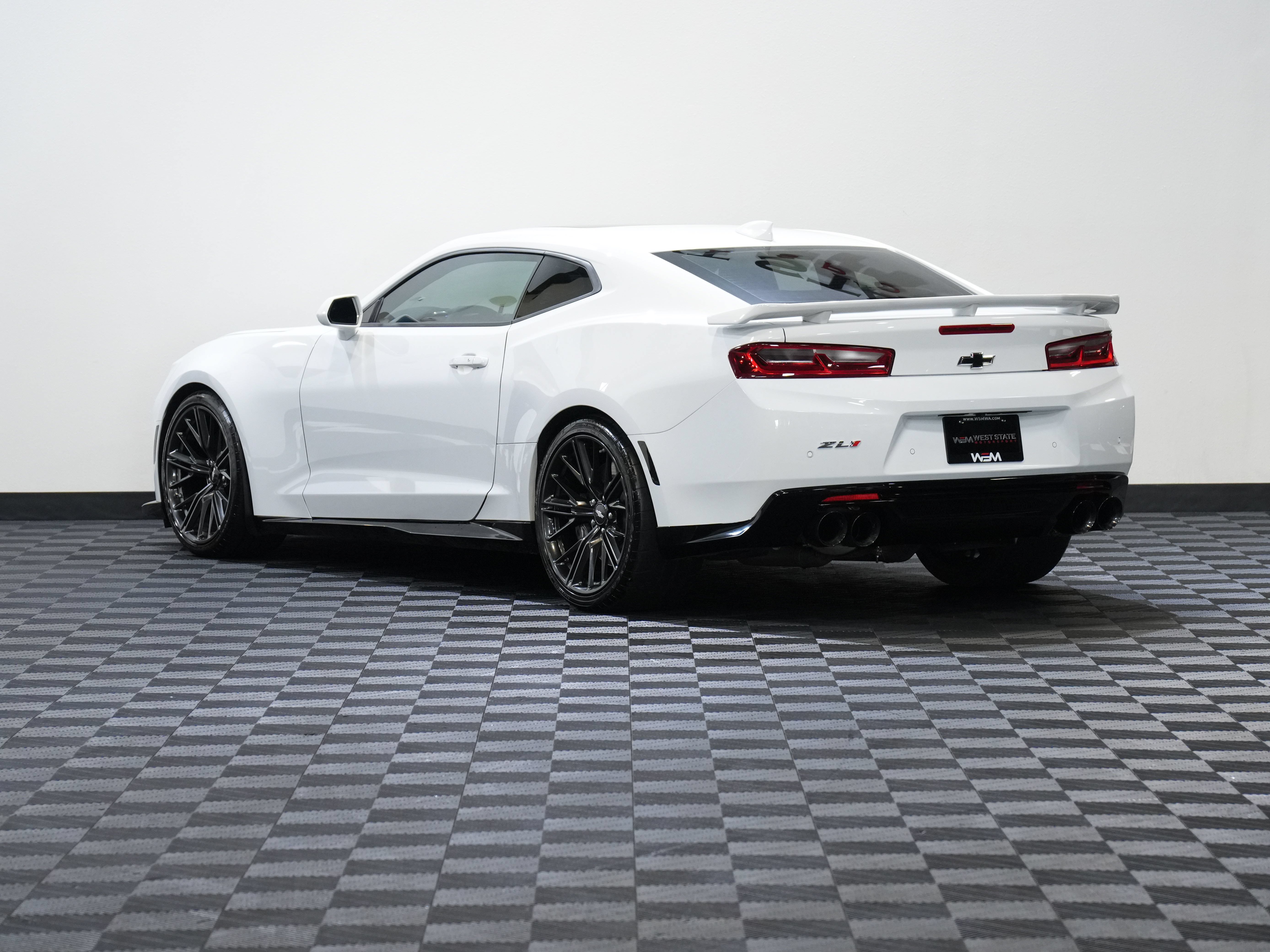 Used 2018 Chevrolet Camaro ZL1 RWD image 8