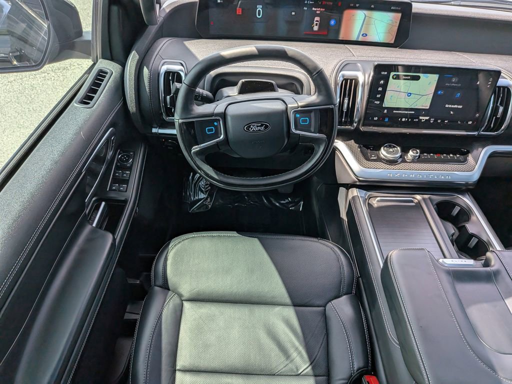 Used 2025 Ford Expedition Platinum w/ Stealth Appearance Package image 17