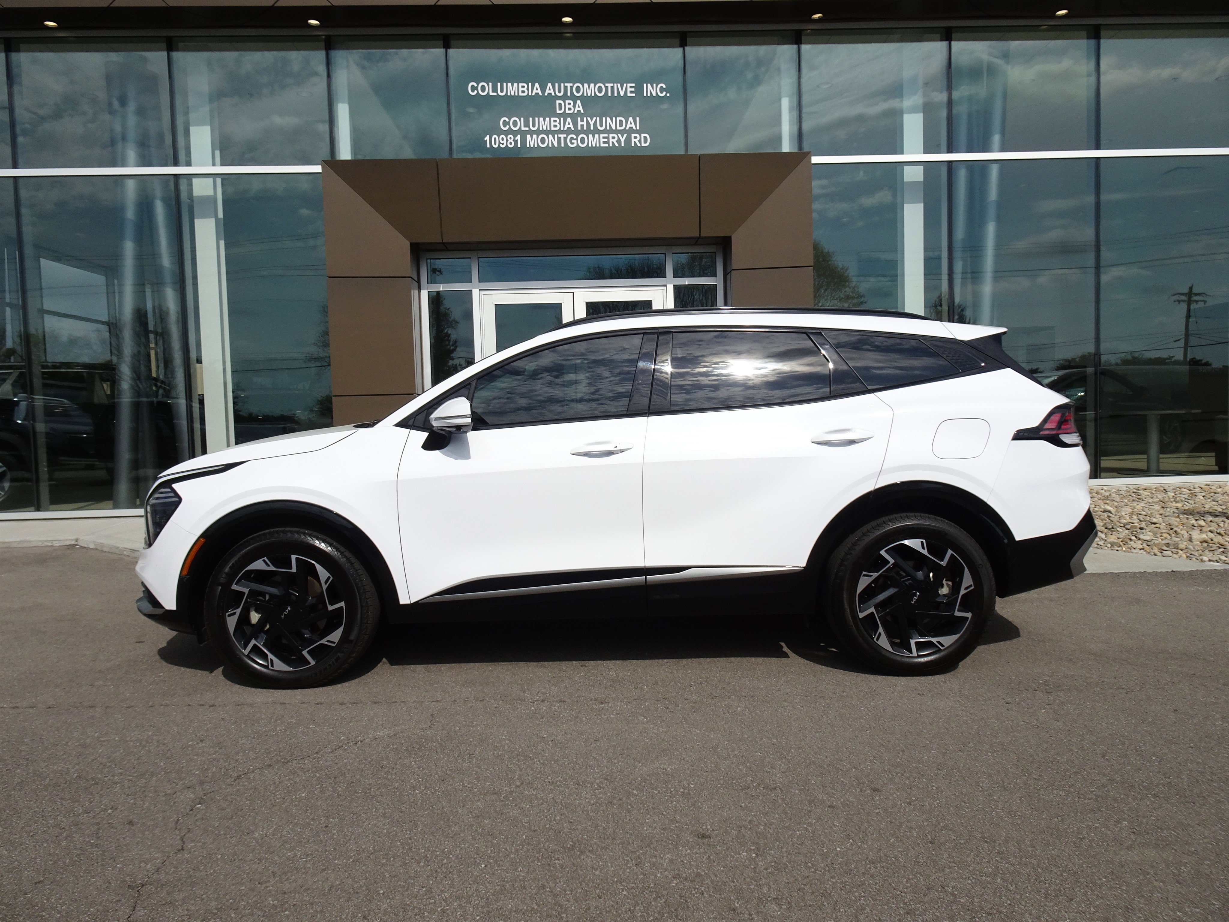 Used 2025 Kia Sportage SX image 2