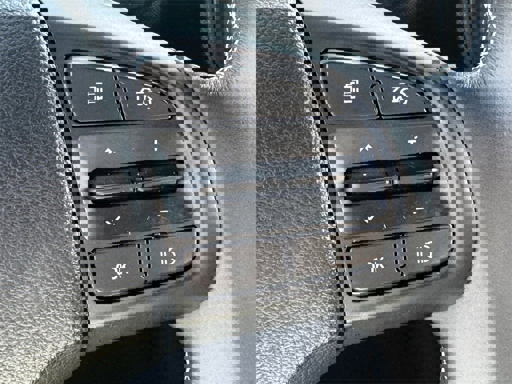 Used 2025 Hyundai Venue SEL image 22