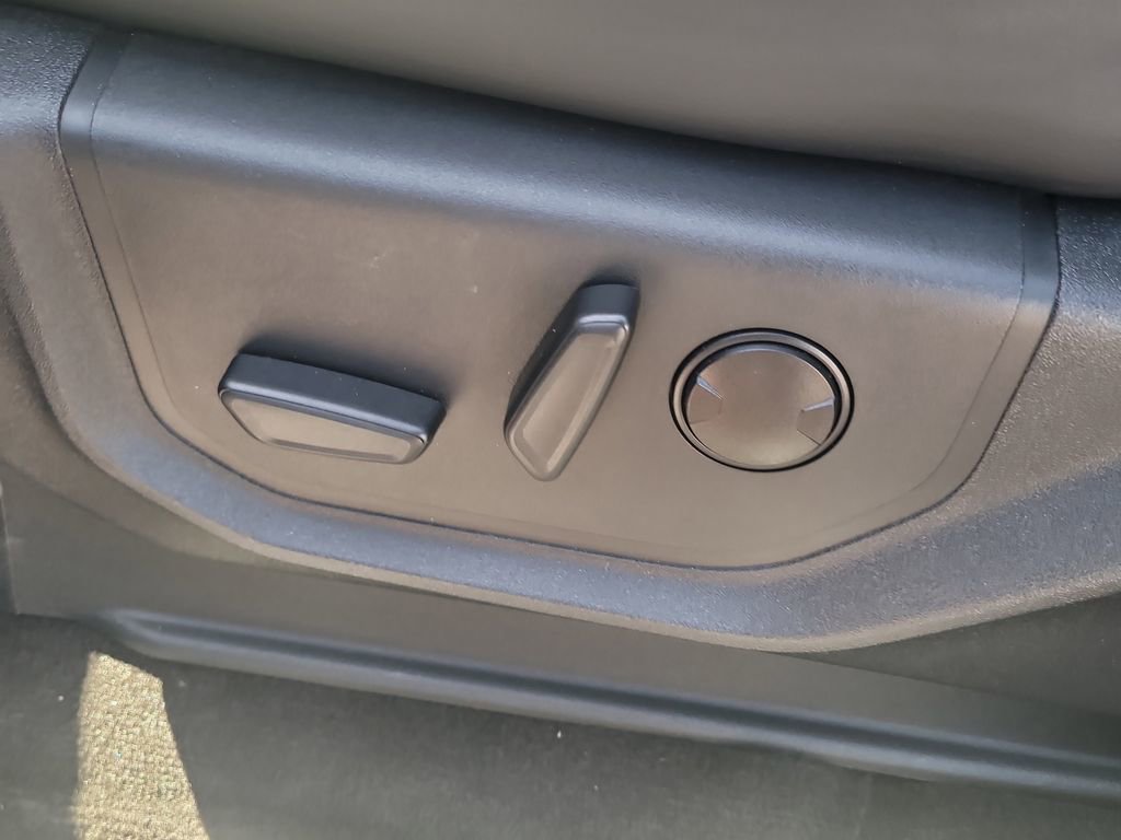 Used 2023 Ford Expedition XLT image 20