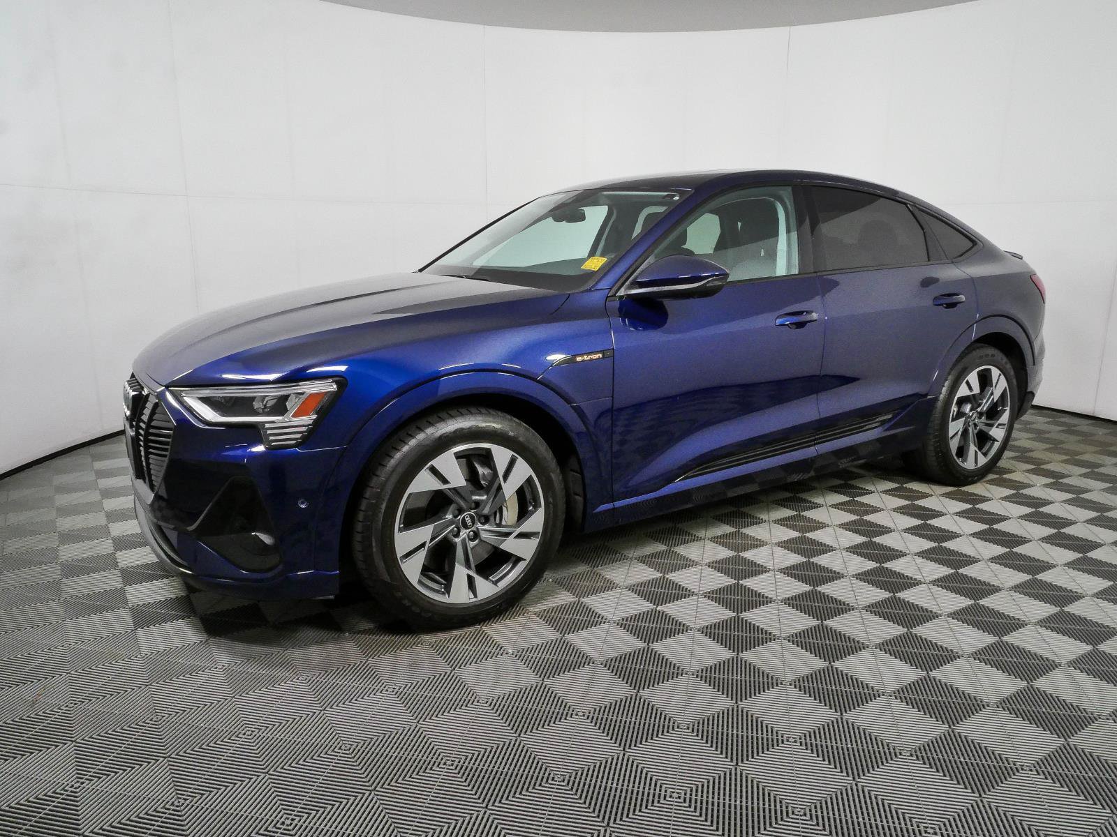 Used 2022 Audi e-tron Premium w/ Convenience Plus Package AWD/4WD image 6