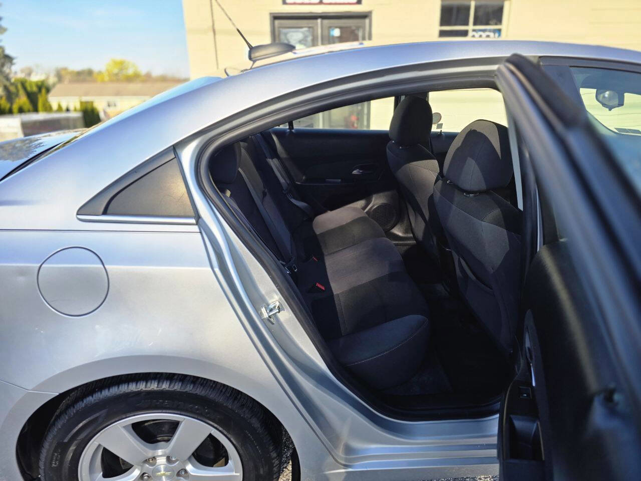 Used 2016 Chevrolet Cruze LT w/ Technology Package image 16