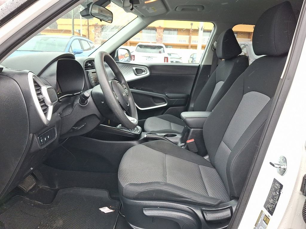 Used 2023 Kia Soul LX image 14