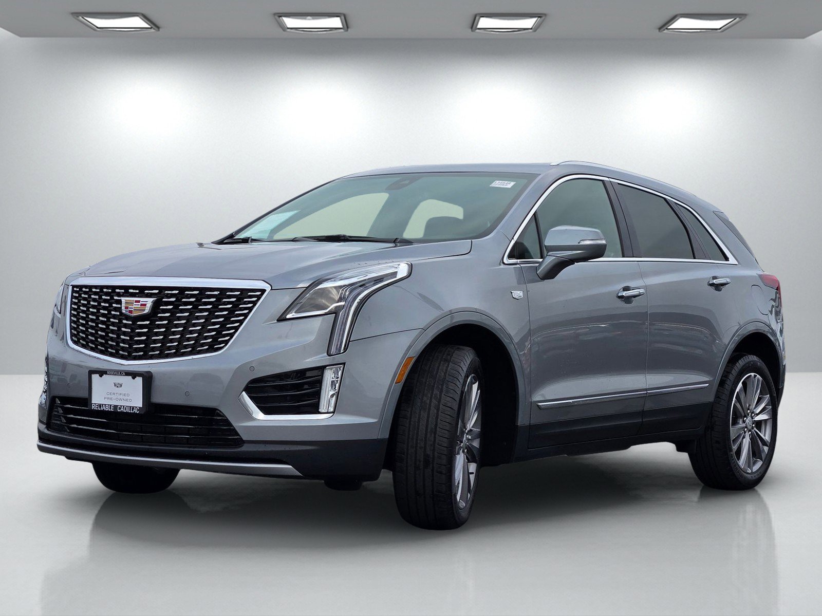 Certified 2025 Cadillac XT5 Premium Luxury image 8