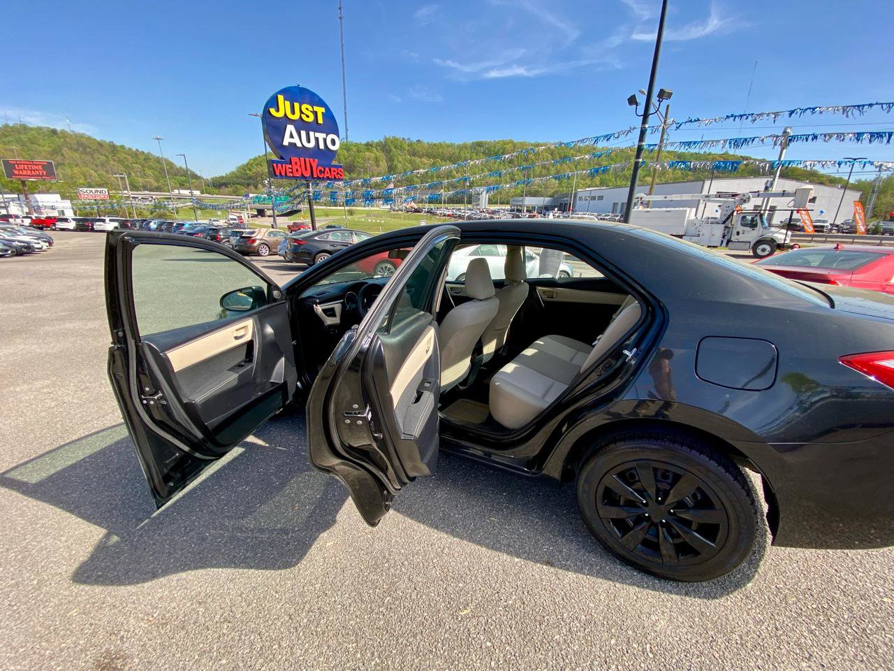 Used 2014 Toyota Corolla LE image 11