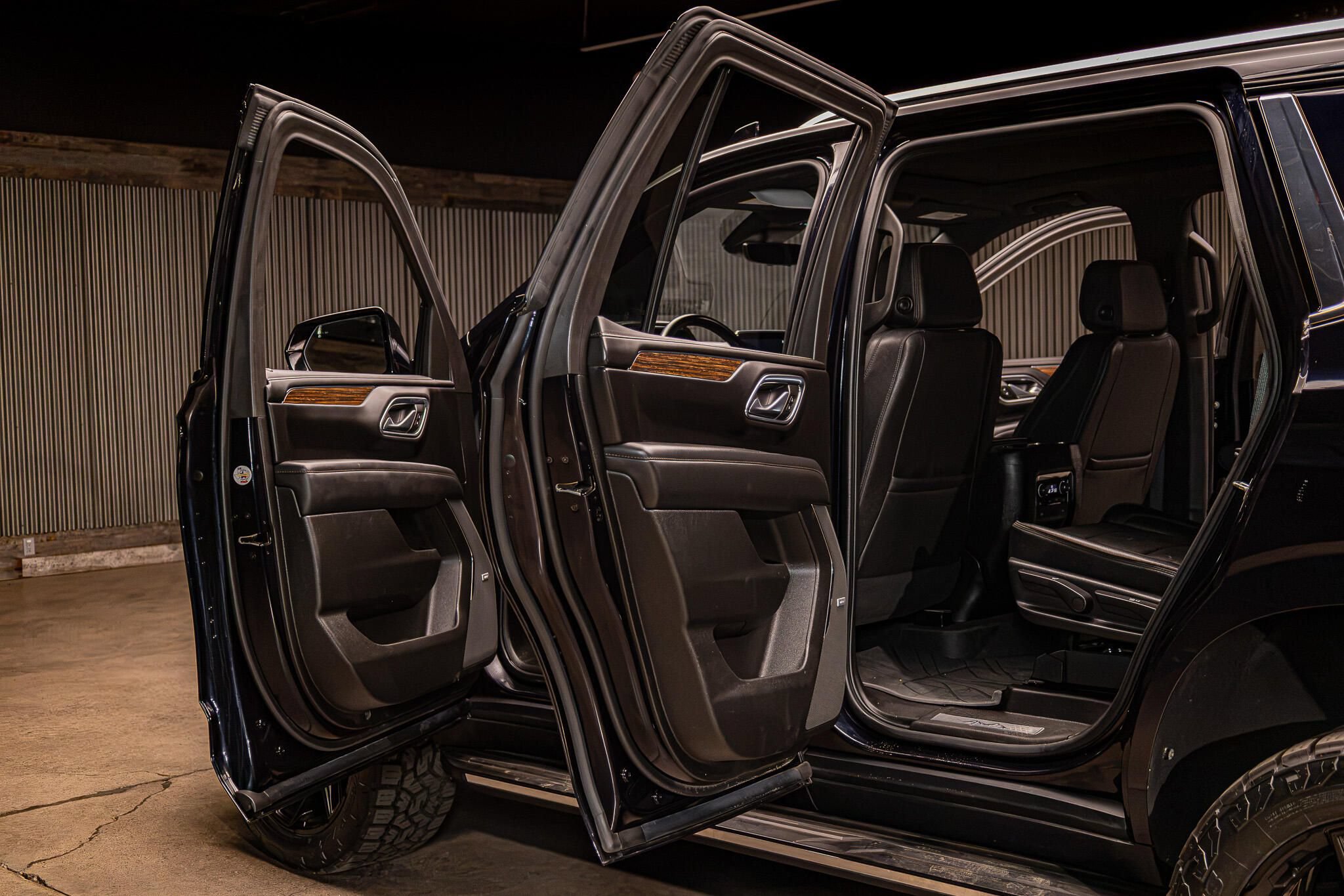 Used 2023 Chevrolet Tahoe High Country AWD/4WD image 37