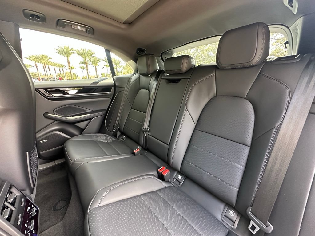 Used 2026 Porsche Macan Electric RWD image 39