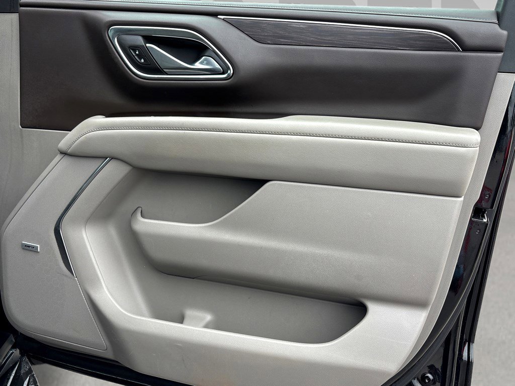 Used 2024 Chevrolet Suburban LT image 13