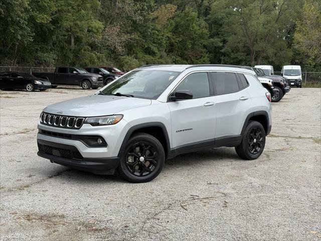 Certified 2024 Jeep Compass Latitude AWD/4WD image 1