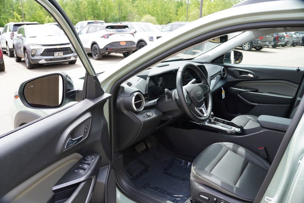 Used 2024 Chevrolet Trax ACTIV w/ Sunroof Package FWD image 14