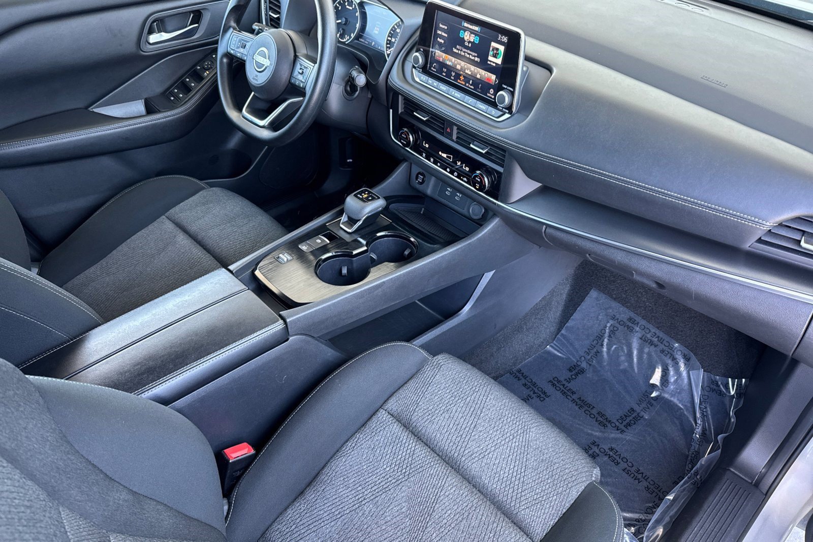 Used 2024 Nissan Rogue SV FWD image 31